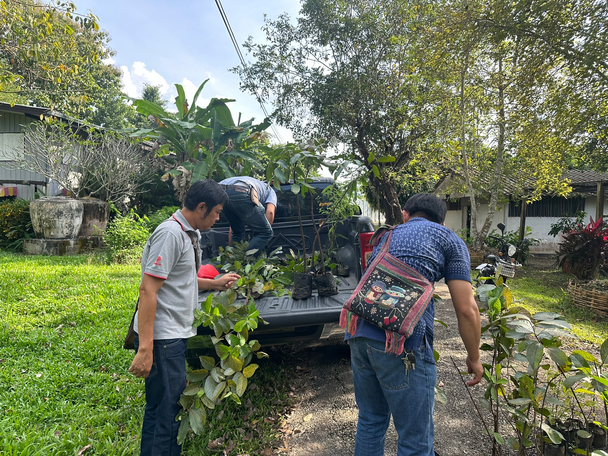 DFAE48A2-9D94-4DD8-A827-055F770198BF